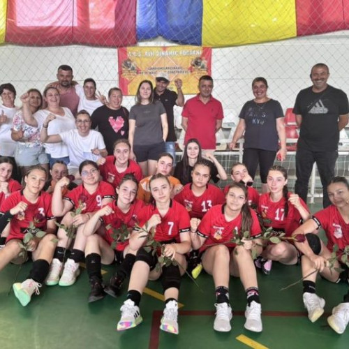 Handbalistele de la clubul focșănean ALH Dinamic s-au remarcat la turneul final Perseverența pentru junioare 2, desfășurat la Cumpăna, județul Constanța. Potrivit site-ului vrancea24.ro, echipa din Focșani a obținut două victorii importante, învingând cu 40-34 pe SCM Craiova și cu 39-38 pe CSS Călărași, asigurându-și astfel calificarea în finală.