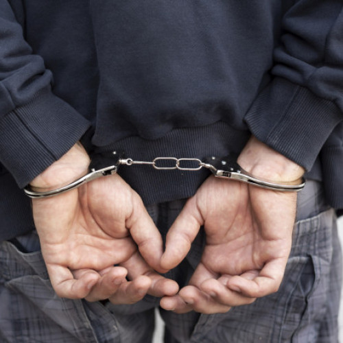 Bărbat de 27 de ani arestat pentru violență în familie la Brașov