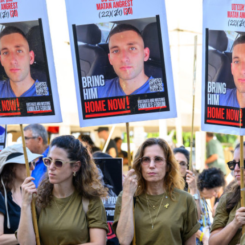 familia unui soldat israelian luat ostatic de Hamas face apel de ajutor