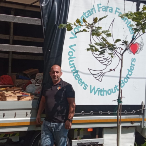 asociația voluntari fără frontiere, implicată în ajutor umanitar în zone de conflict și calamități