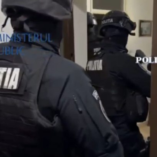 „Operatiunea JUPITER3” a fost cea mai amplă acțiune coordonată din istoria Ministerului Public și a Poliției Române, după cum notează vrancea24.ro. Desfășurată în perioada 2-6 iunie 2025, această operațiune a avut ca scop principal combaterea infracțiunilor economico-financiare, precum și a celor legate de arme și substanțe periculoase, protecția mediului și a celor de natură judiciară.