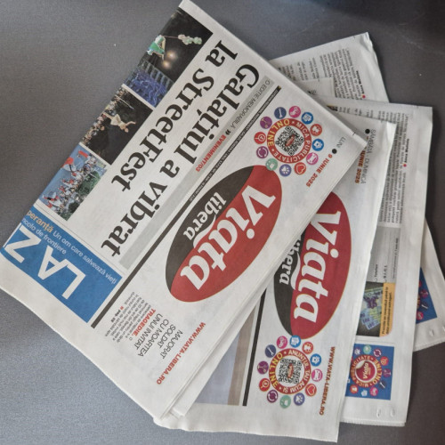 Posta Română decide să crească comisioanele percepute pentru transportul abonamentelor, ceea ce va duce la majorarea prețurilor pentru abonați. Schimbarea va intra în vigoare începând cu data de 1 iulie, când comisionul va crește de la 24% la 32%.