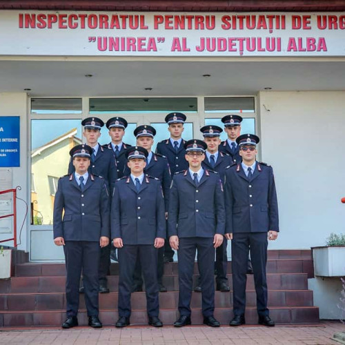 trei noi absolvenți ai școlii de subofițeri de pompieri și protecție civilă, în postura de salvatori la ISU Alba