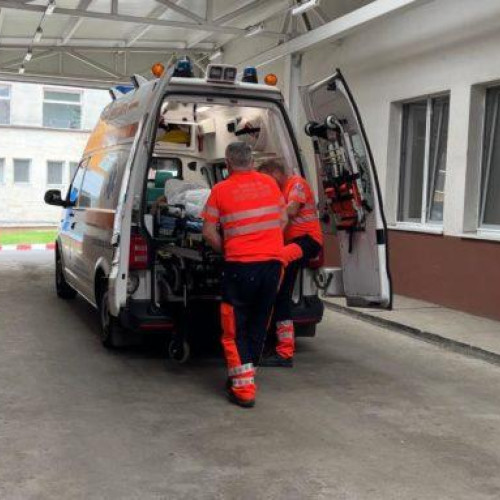 Tânăr în stare de semi-conștiență, strâns din trafic pe strada Calea Națională din Botoșani