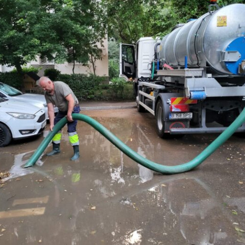 intervenții rapide pentru curățarea domeniului public după furtuna în sectorul 6