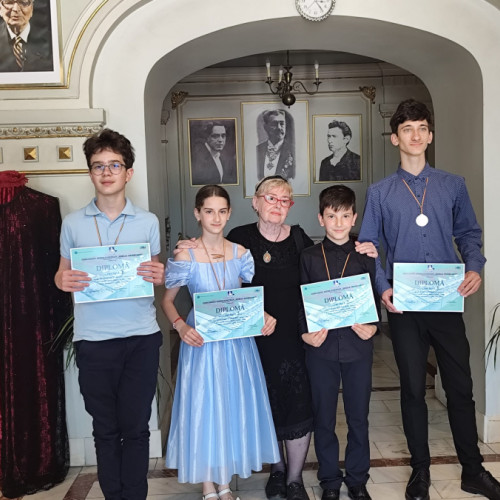 Patru elevi din Galați, laureați la concursuri de interpretare muzicală