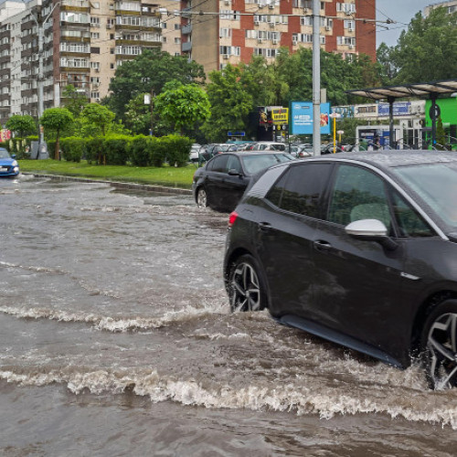 Furtună devastatoare în București și Ilfov a cauzat haos și inundații masive