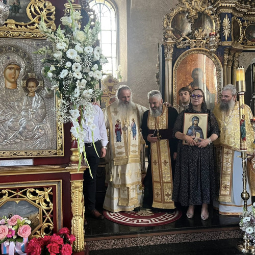 Preot din Botoșani, distins cu rang de iconom stavrofor