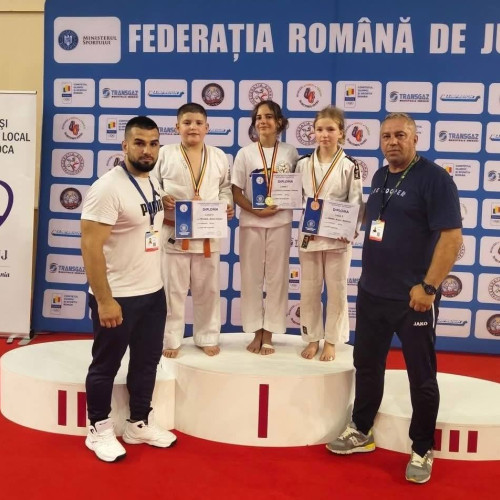 Sportivii de la CSS - CSM Târgoviște au obținut rezultate remarcabile la Campionatul Național de judo U16 / U14 disputat la Cluj-Napoca în perioada 6-8 iunie. La competiție au participat cei mai talentați sportivi din țară, iar echipa targovișteană s-a întors acasă cu medalii și poziții în top, dar și cu încredere pentru viitor.