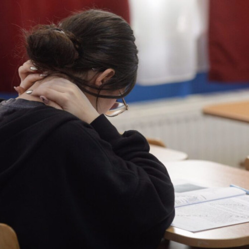 startul examenului de bacalaureat 2025: proba scrisă la limba și literatura română a fost susținută de aproape toți elevii din județul Iași