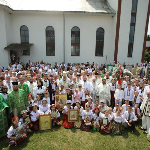 episcopul Iustin a resfintit biserica din Valea Viseului de ziua hramului
