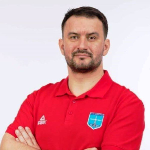 Federația Română de Baschet a anunțat reintrarea lui Florin Munteanu pe banca tehnică a echipei naționale de tineret a României (U18). Potrivit site-ului oficial, antrenorul va fi alături de Paul Nica și Emmanouil Papamakarios, care va fi principalul antrenor.
