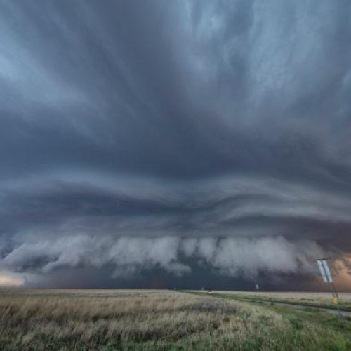 Meteorologii avertizează asupra unor furtuni puternice și ploi torențiale în România