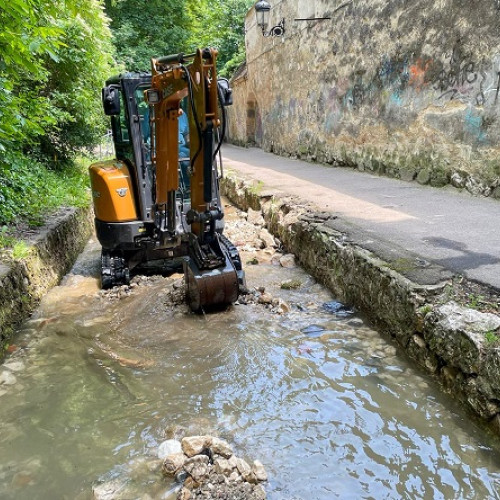 Încep lucrările de decolmatare a paraului Graft în zona Dupa Ziduri