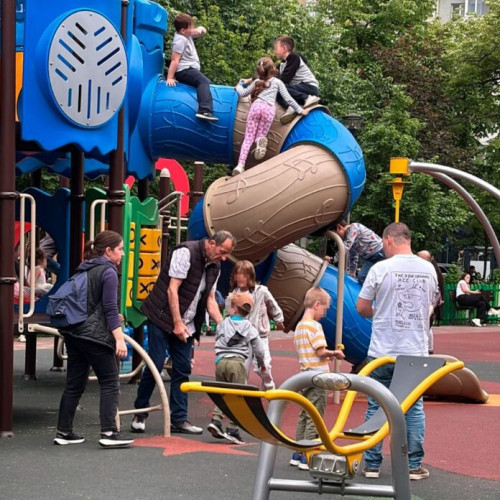 Signala de alarma privind siguranta echipamentelor de joaca din Sectorul 6