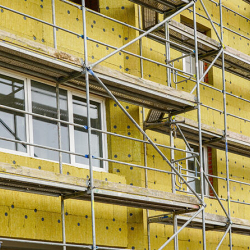 Doi tineri condamnați pentru furt calificat de tencuială decorativă