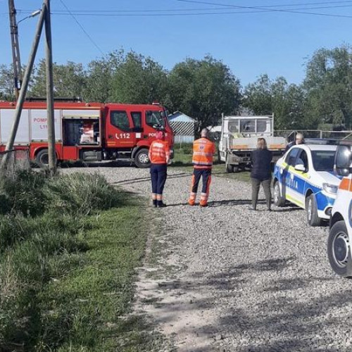 O descoperire macabră a avut loc într-o localitate din județul Botoșani, unde un bărbat de 65 de ani a fost găsit fără viață într-o fântână. Potrivit sursei monitorulbt.ro, fiul victimei a fost cel care a alertat autoritățile după ce l-a găsit în apă.