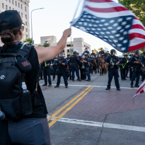 Manifestații anti-imigrație devastează Statele Unite, în ciuda prezenței militare la Los Angeles