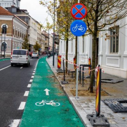 șoferița unui BMW X3 a provocat un accident aproape de moarte pentru un biciclist în Cluj-Napoca