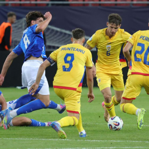 Echipa națională de fotbal Under 21 a României a suferit o înfrângere în primul meci de la turneul Euro 2025 din Slovacia, scor 0-1 în fața Italiei. Potrivit site-ului viata-libera.ro, &quot;tricolorii&quot; au avut ocazia de a egala în finalul primei reprize, după ce italienii au marcat în minutul 26, dar Louis Munteanu a ratat o lovitură de la 11 metri.