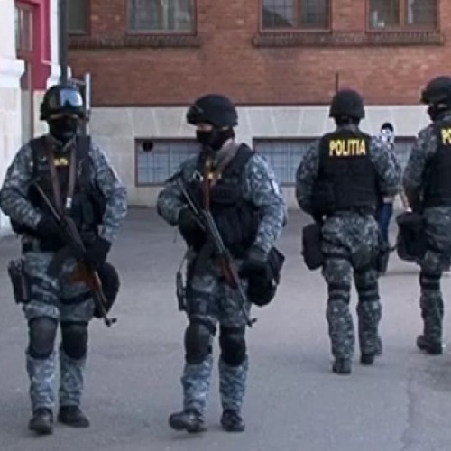 Percheziții în mai multe județe pentru destructurarea unei rețele de fraudă online