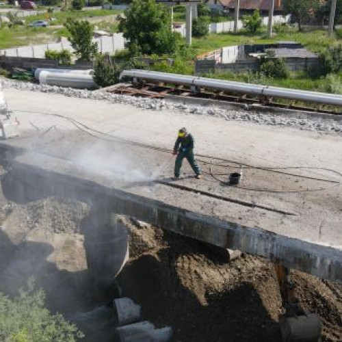 Demolarea podului de pe drumul CET-ului avansează conform planului