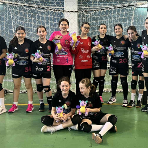victorii pentru junioarele IV la handbal la brasov