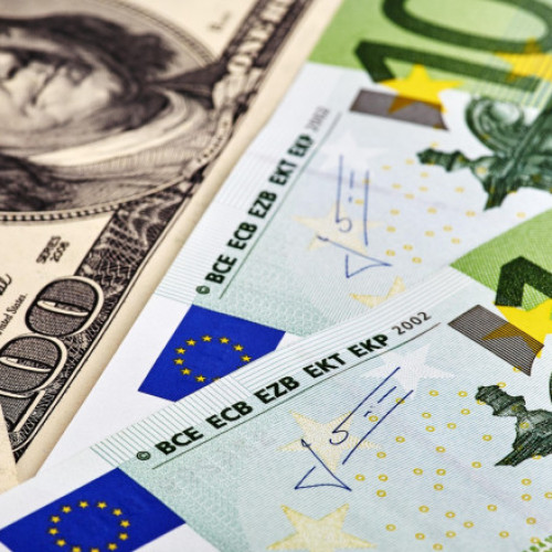 Euro a atins cel mai ridicat nivel față de dolarul SUA în aproape patru ani