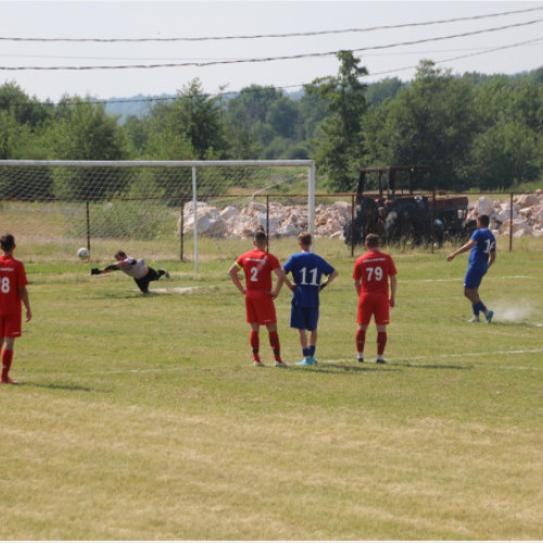 ultima etapă din liga a V-a la fotbal: meciuri echilibrate și confruntări mai dezechilibrate