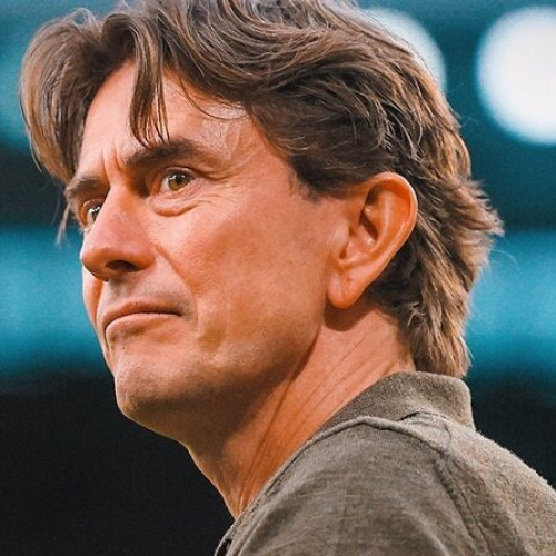 Clubul Tottenham Hotspur, la care activează și Radu Drăgușin, a anunțat joi numirea noului antrenor. Potrivit informațiilor, noul tehnician al echipei londoneze este danezul Thomas Frank, în vârstă de 51 de ani.