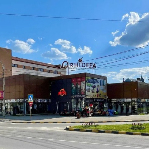 complex comercial Orhideea din Botoșani, la jumătate de preț