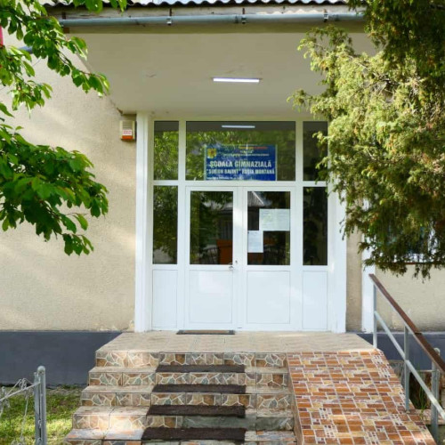 Echipamente digitale moderne pentru școala din Rovița montană