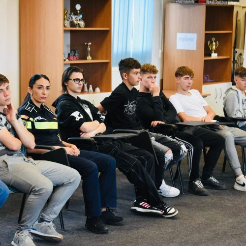 elevi din baia mare învață despre pericolele pierderii libertății