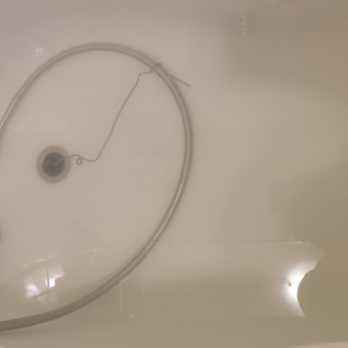 Nemulțumirile locuitorilor din Chinteni față de serviciile companiei de apă, Somes S.A., cresc din cauza mai multor întreruperi repetate ale alimentării cu apă potabilă. Localnicii se plâng că nu au apă seara de fiecare dată când se fac opriri. Cosmin Mureșan, unul dintre cetățeni, întreabă: „Aseară nu am avut apă, și în această seară tot nu avem. Noi, care venim seara de la serviciu, cum să ne spălăm dacă ne lăsați fără apă seara de seară?”