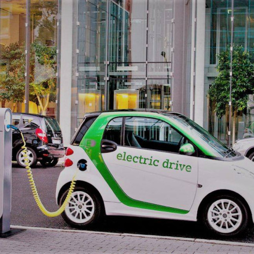 Numărul mașinilor electrice în creștere în județul Dâmbovița