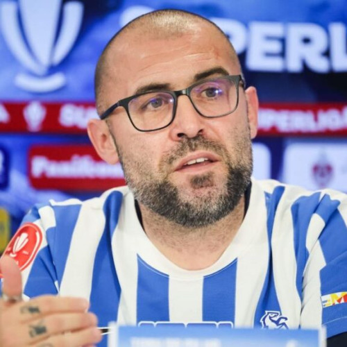 ACSM Politehnica Iași se apropie de oficializarea noului antrenor. Potrivit informațiilor anunțate de ziaruldeiasi.ro, echipa se află la o semnătură distanță de a-și angaja un nou tehnician. Numele ales pentru această poziție este Anthony "Tony" Da Silva, un antrenor portughez, care în prezent este liber de contract.