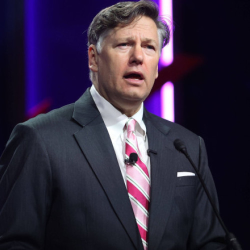 Christopher Landau, fost număr doi în diplomația americană, a pus recent sub semnul întrebării necesitatea NATO într-o postare pe rețeaua X, pe care ulterior a șters-o, potrivit relatărilor de pe digi24.ro. Acest gest survine pe fondul pregătirilor pentru summitul anual al aliantei, unde se așteaptă discuții despre creșterea cheltuielilor de apărare de către Statele Unite și despre războiul Rusiei împotriva Ucrainei.