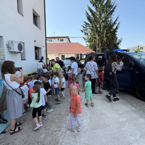 Vizită la jandarmerie pentru copiii din Alba Iulia