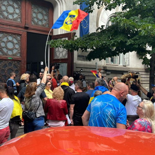 Protest în fața judecătoriei sector 1 din bucurești față de cazurile lui calin georgescu