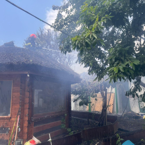 Incendiul din Tulcea, stins rapid de voluntari și pompieri