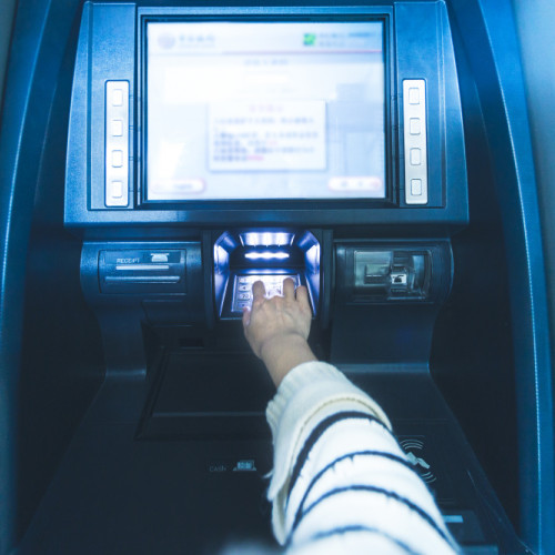 Costul taxei bancare și nevoia de reforme fiscale în România