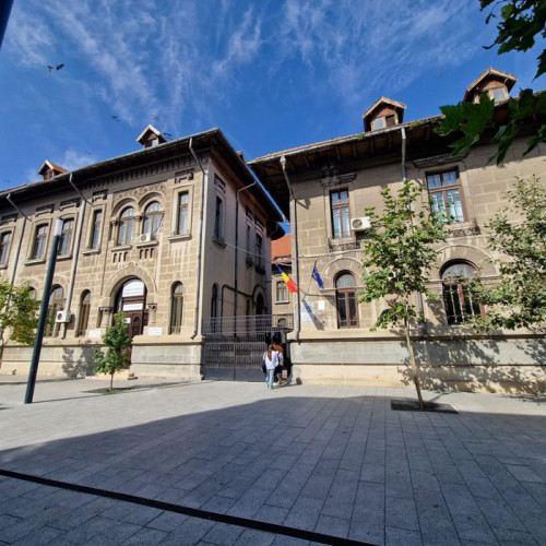 Elevii pasionați de limbile germana, engleza și franceza au participat la un concurs dedicat încurajării activităților dincolo de clasă. Potrivit ziarulamprenta.ro, acest eveniment s-a adresat elevilor care studiază aceste limbi la nivelul A1-A2, conform Cadrului European Comun de Referință pentru Limbi Moderne.