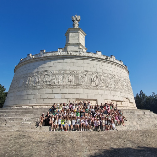 educatorii și profesorii, المصدرurile formării caracterelor și modele pentru viitor