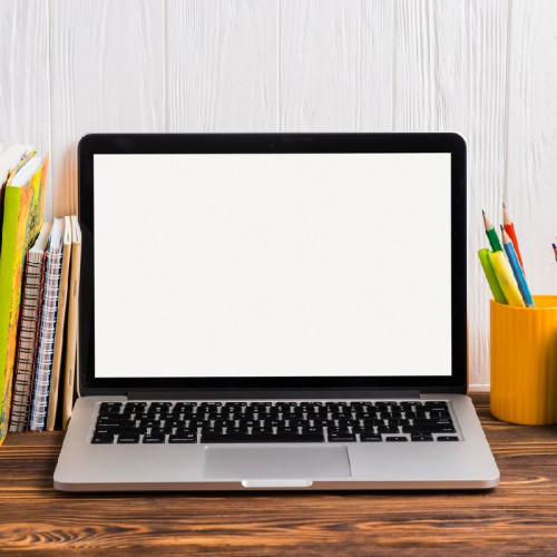 Peste 1.900 de elevi din România vor primi ajutor financiar pentru achiziționarea de calculatoare în 2024