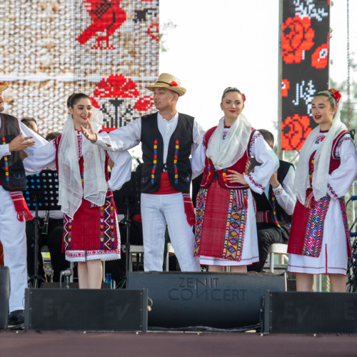 festivalul tradițiilor și gastronomiei pescărești, aflat la a treia ediție, se desfășoară în perioada 30 mai - 1 iunie 2025, la Pavilionul Expozițional din Constanța. Evenimentul, organizat de Centrul Cultural Județean Constanța "Teodor T. Burada", are ca scop promovarea valorilor culturale și a patrimoniului local printr-un program diversificat. Potrivit ziarulamprenta.ro, festivalul reunește artiști din mai multe genuri muzicale, de la folclor autentic la muzică ușoară și contemporană, oferind publicului o experiență culturală variată.