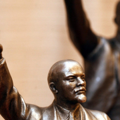 Cel mai înalt monument dedicat lui Vladimir Lenin din Asia Centrală a fost demontat de autoritățile din Kargazstan