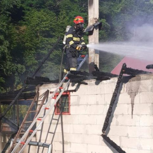Incendiu în localitatea Valea Ierii, pompierii au intervenit rapid