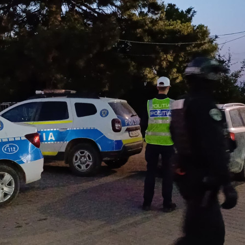 Un șofer din Botoșani a avut probleme în urma unei razii a poliției pe șoseaua Iași, sâmbătă seara. Conducătorul auto a fost oprit pentru verificări și i s-a reținut certificatul de înmatriculare, din cauza unor defecte la mașină.
