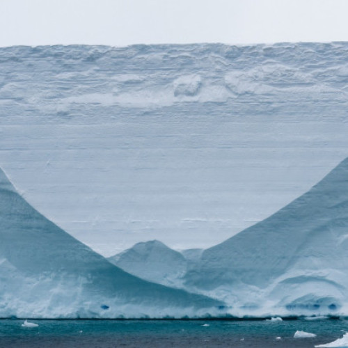 Semnale radio neobișnuite din Antarctica provoacă cercetători