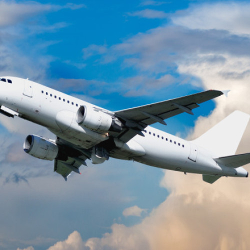 Calatorie de 32 de ore cu avionul, in loc de trei ore, din cauza vremii extreme